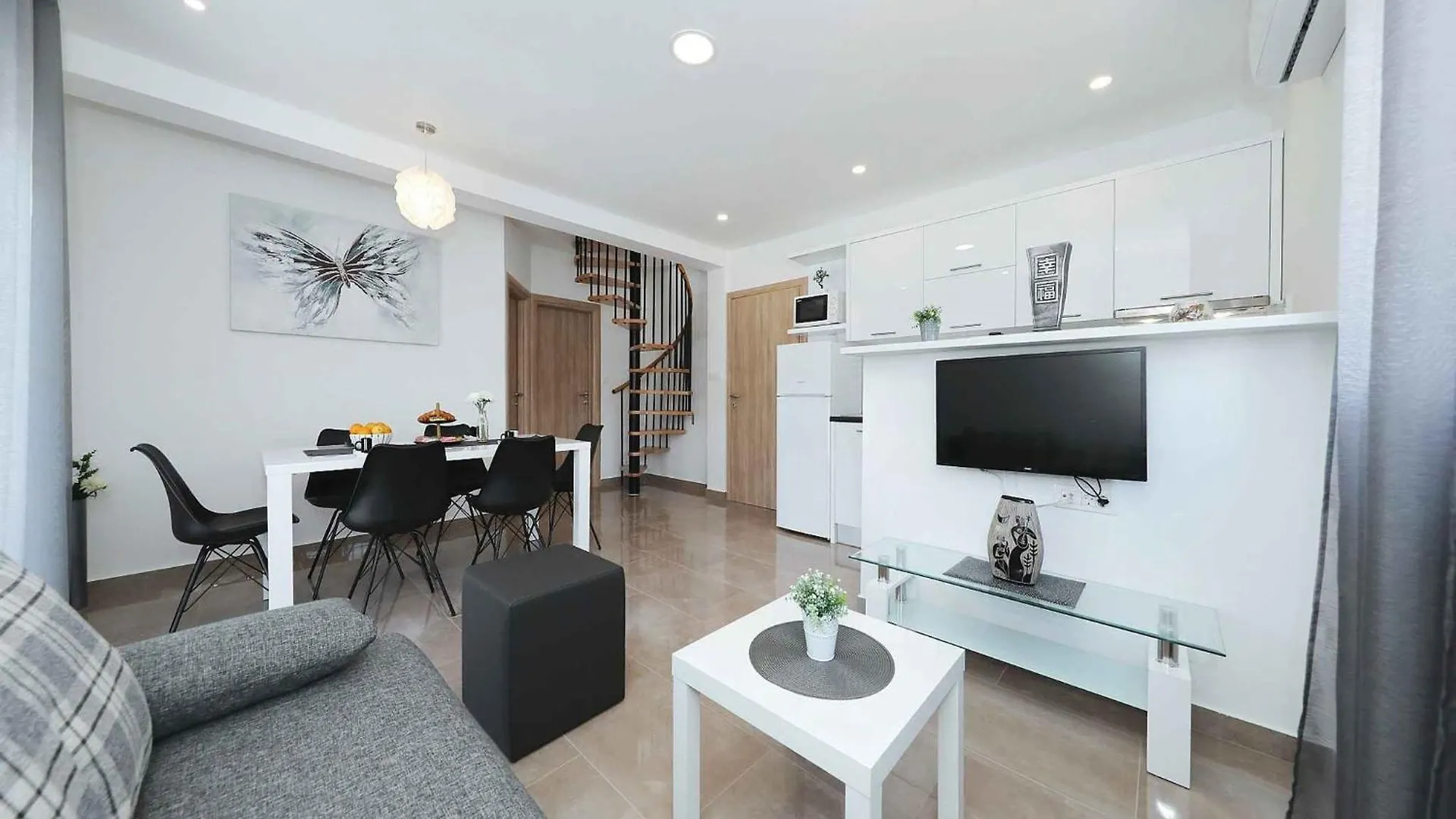 Apartments In Starigrad-Paklenica 41220